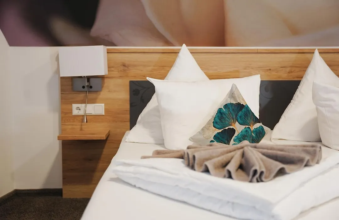 Outlet Hotel-1